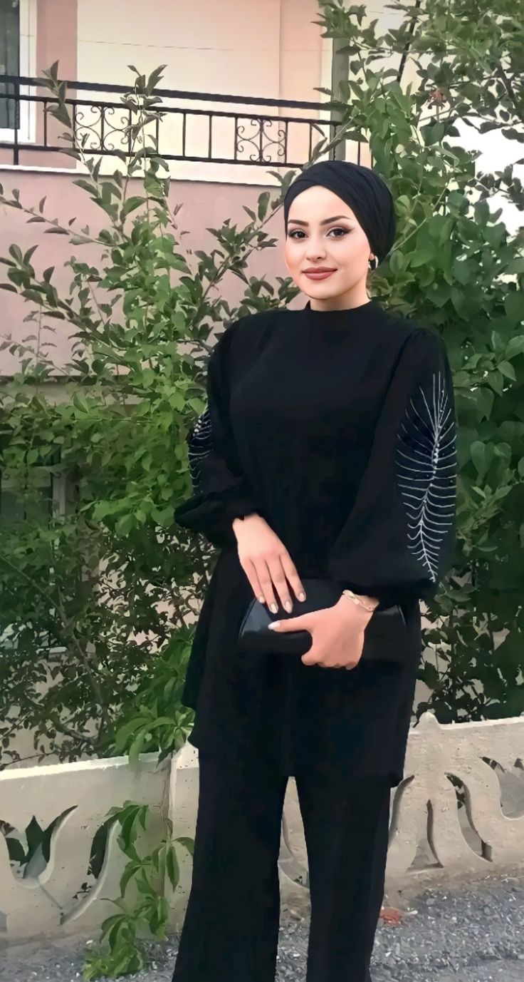 Elif D.